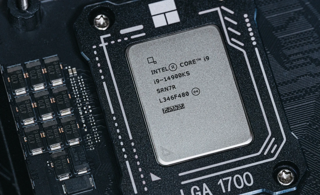 Intel Core i9-14900KS in an LGA1700 socket, author's photograph
