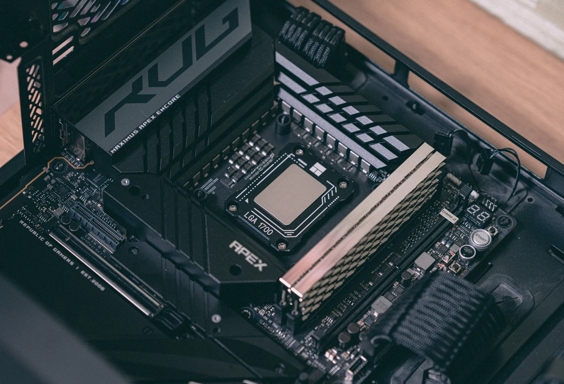 ASUS ROG Maximus Z790 Apex Encore with memory modules, author's photograph